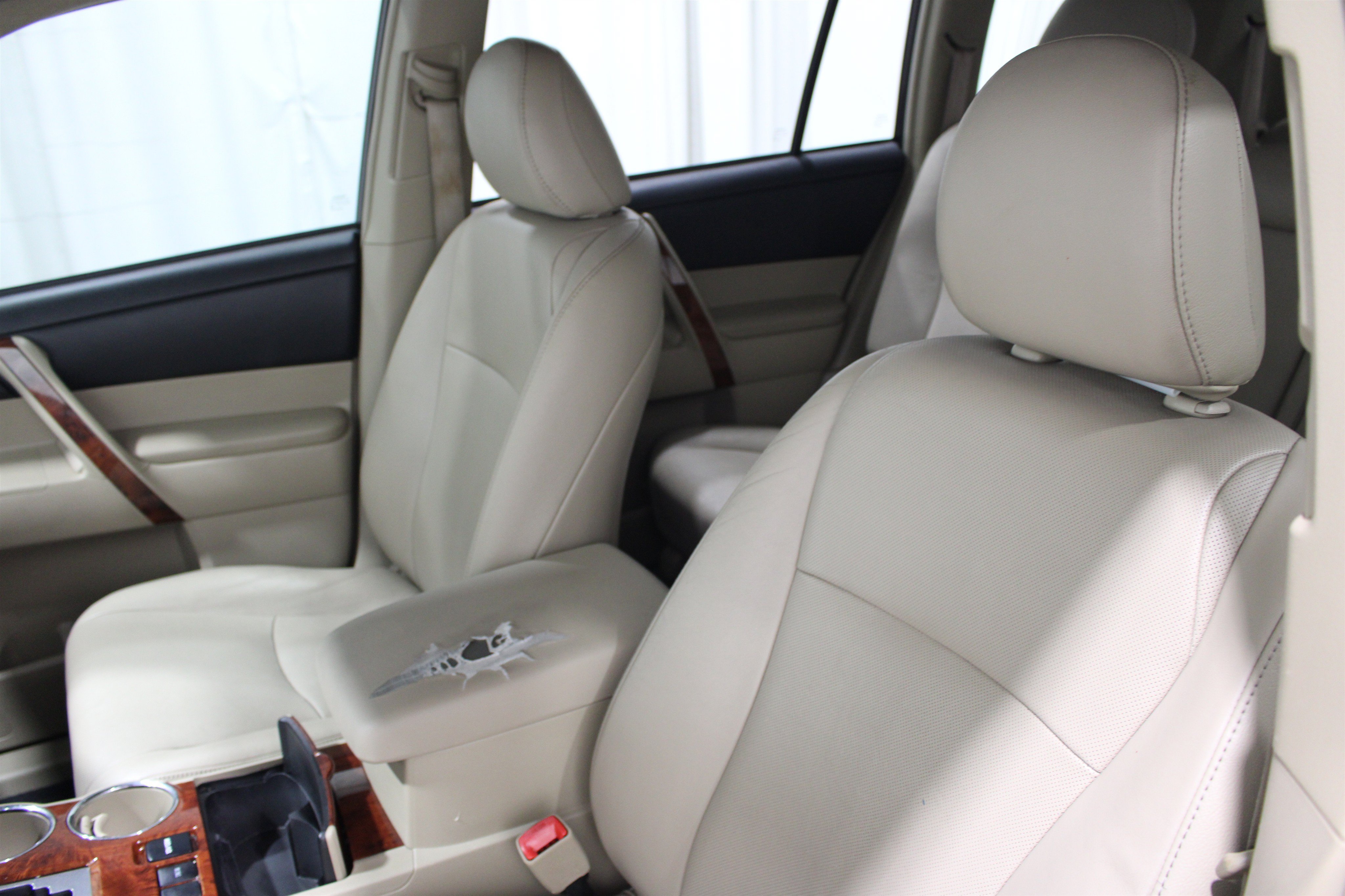 Used 2013 Toyota Highlander Limited FWD image 4