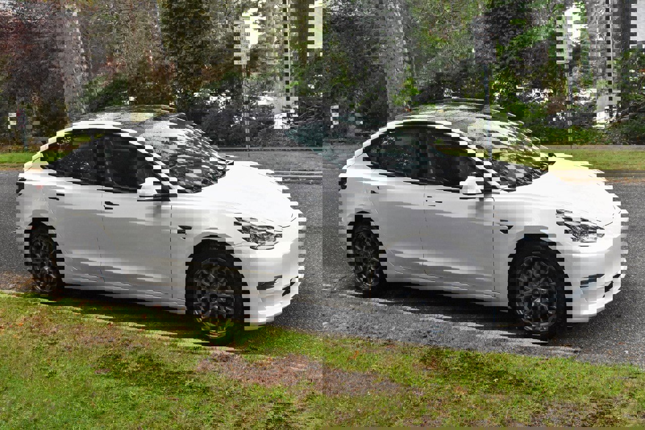 Used 2023 Tesla Model 3 Standard Range image 11