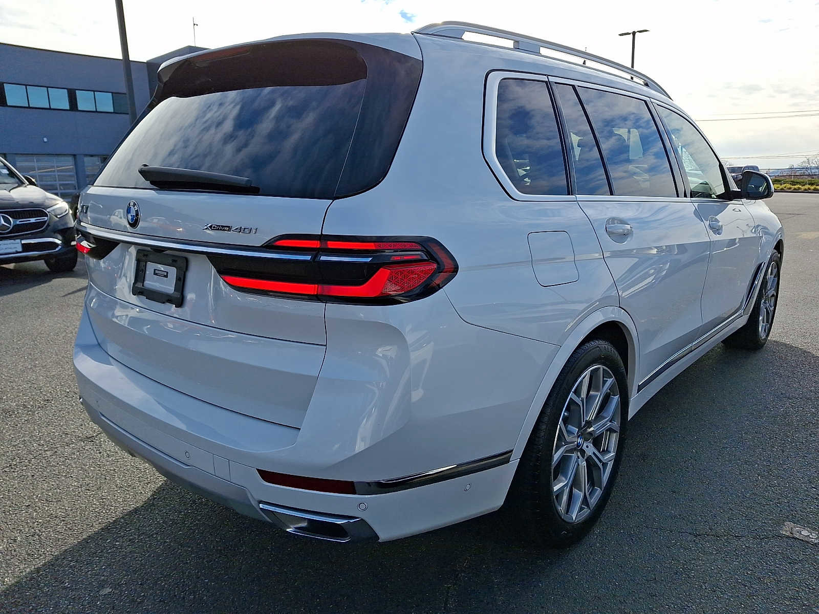 Used 2023 BMW X7 xDrive40i w/ Premium Package image 4