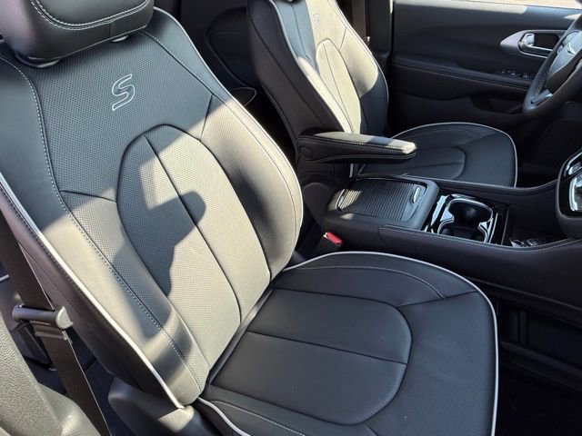New 2026 Chrysler Pacifica Limited image 14