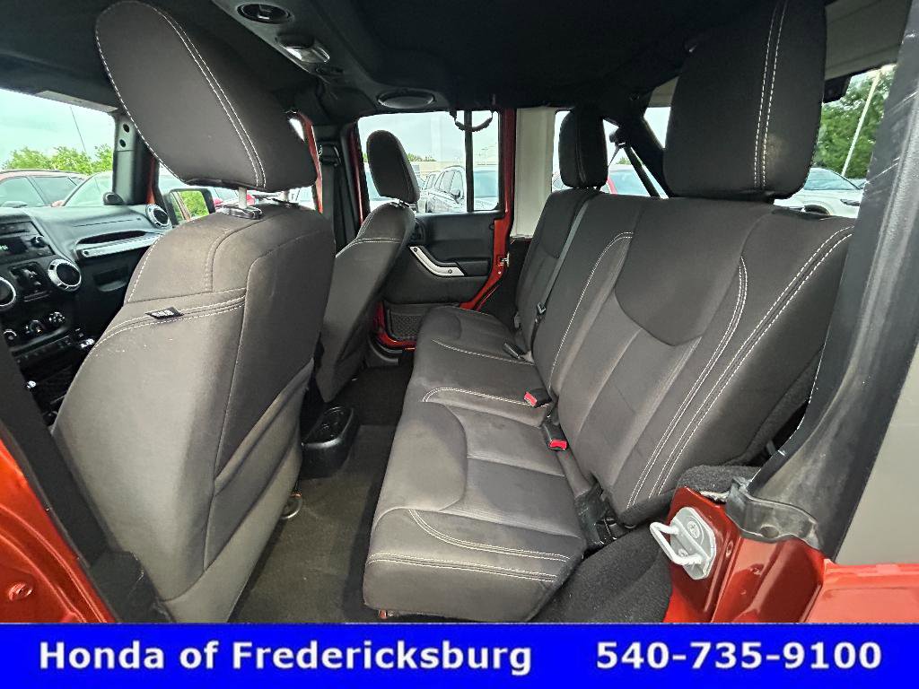 Used 2014 Jeep Wrangler Unlimited Sahara w/ Connectivity Group AWD/4WD image 23