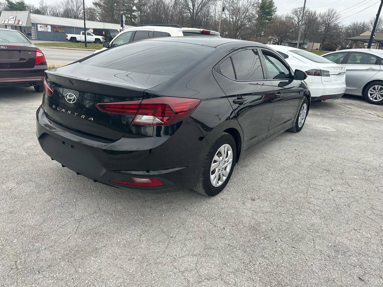 Used 2020 Hyundai Elantra SE image 3