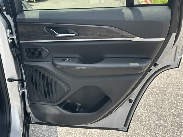New 2026 Jeep Grand Cherokee Limited AWD/4WD image 16