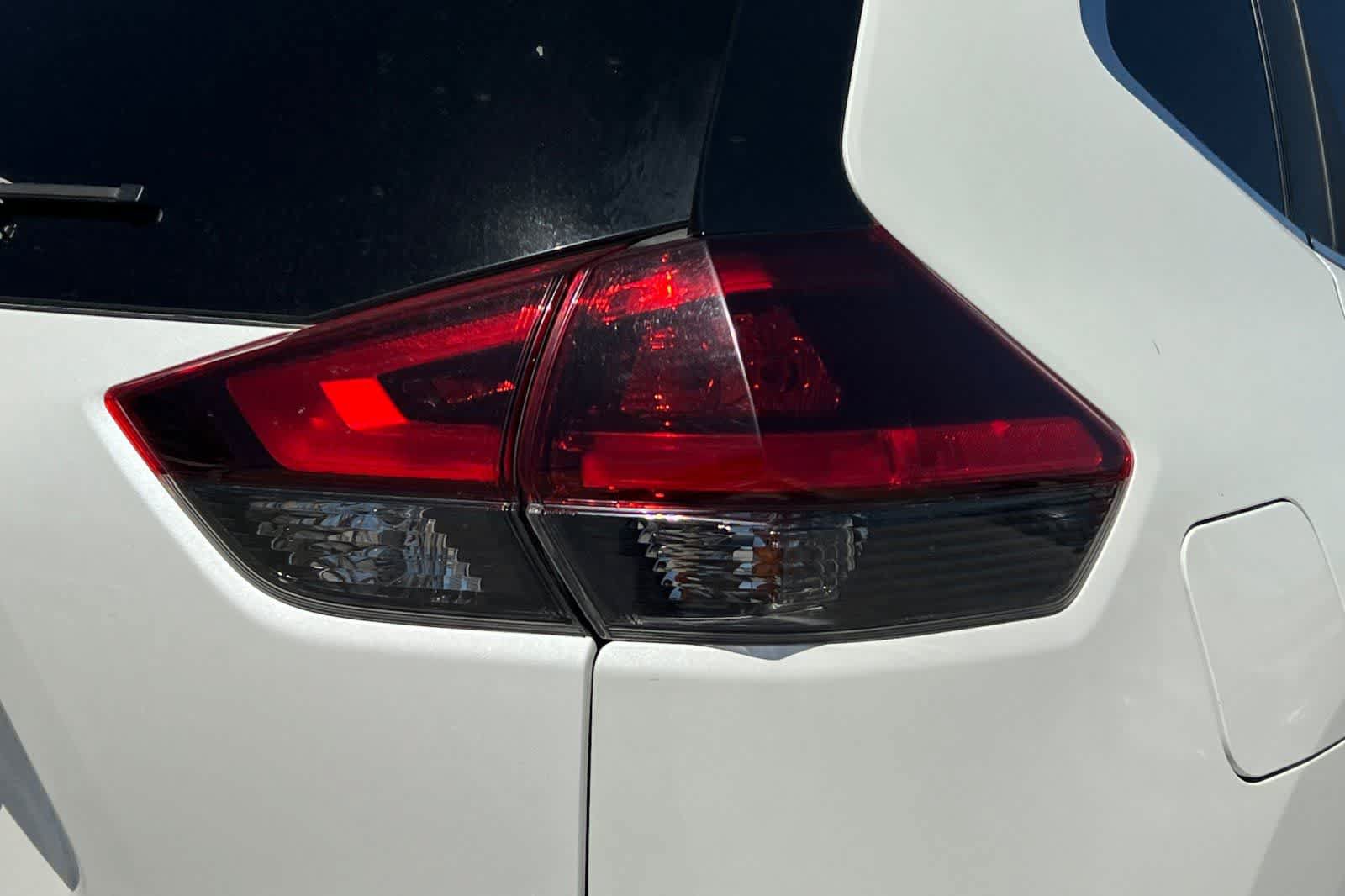 Used 2019 Nissan Rogue SV FWD image 13