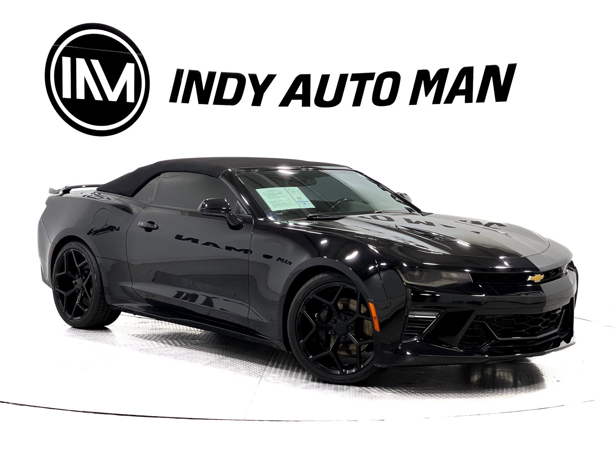 Used 2018 Chevrolet Camaro SS RWD image 2