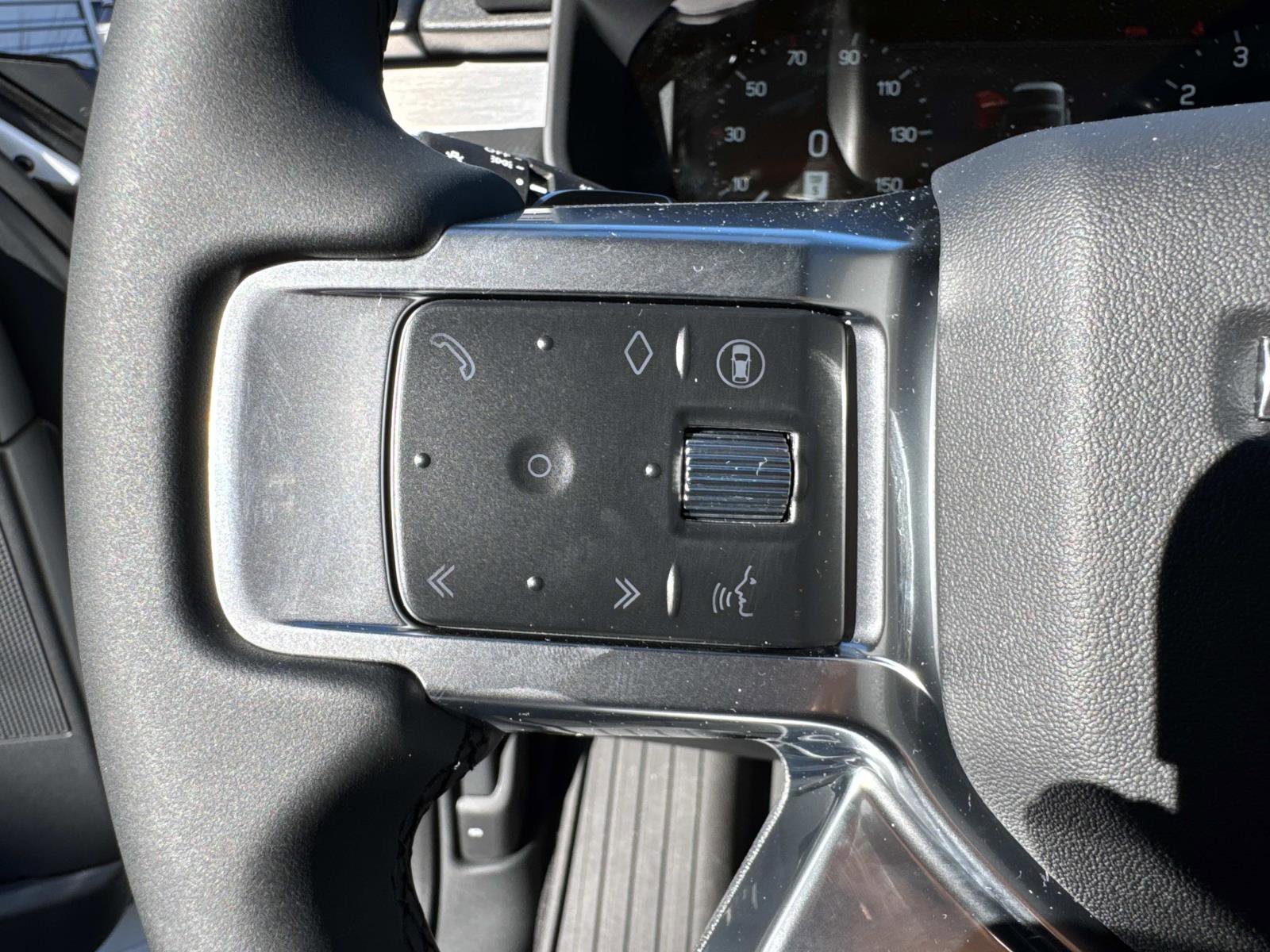 New 2026 Land Rover Discovery Limited Edition AWD/4WD image 32