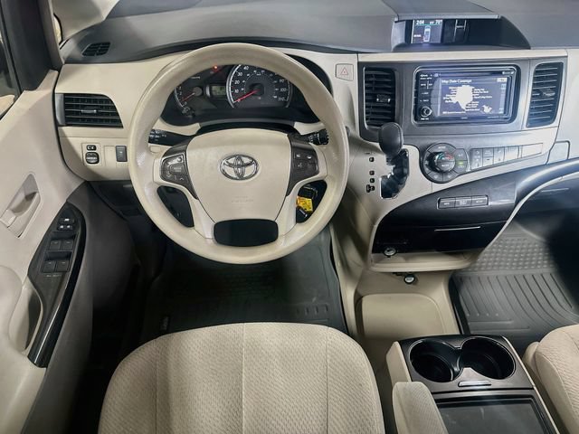 Used 2014 Toyota Sienna LE FWD image 22