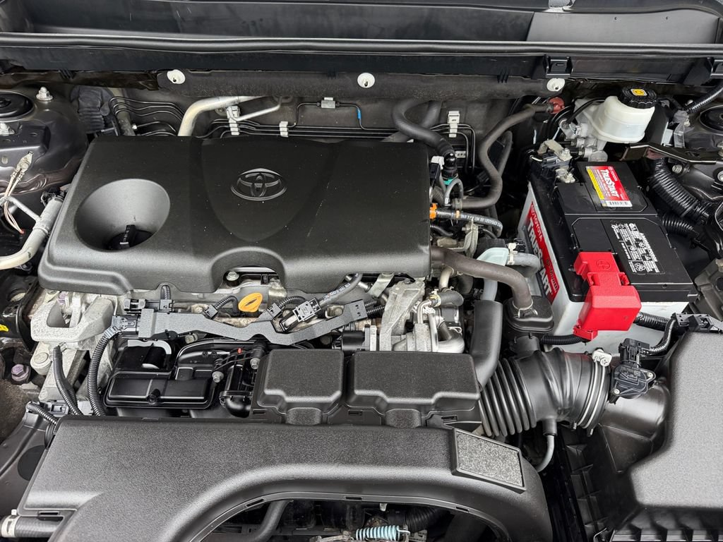 Used 2021 Toyota RAV4 XLE AWD/4WD image 29