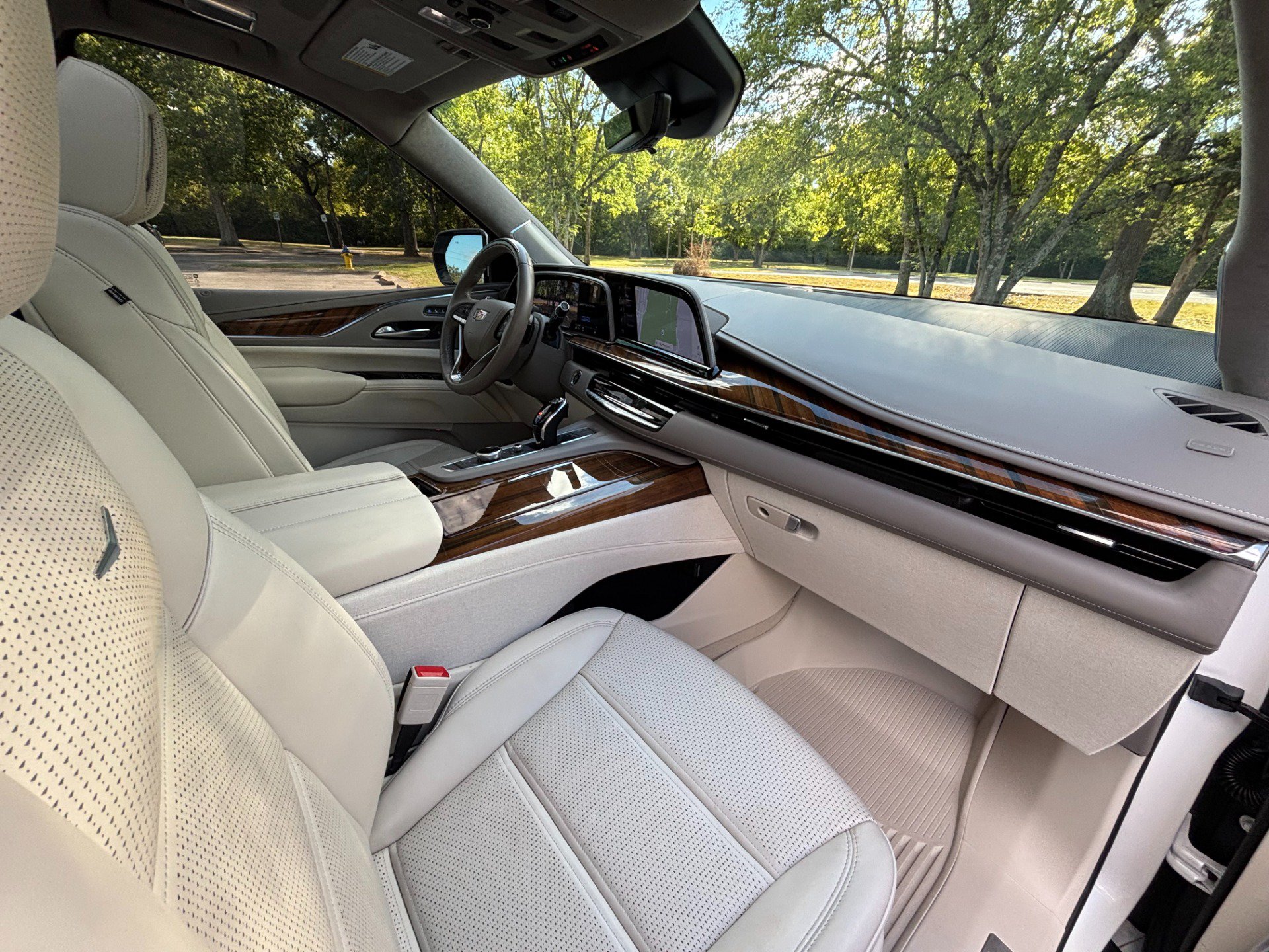 Used 2024 Cadillac Escalade Premium Luxury Platinum w/ LPO, Floor Liner Package AWD/4WD image 25