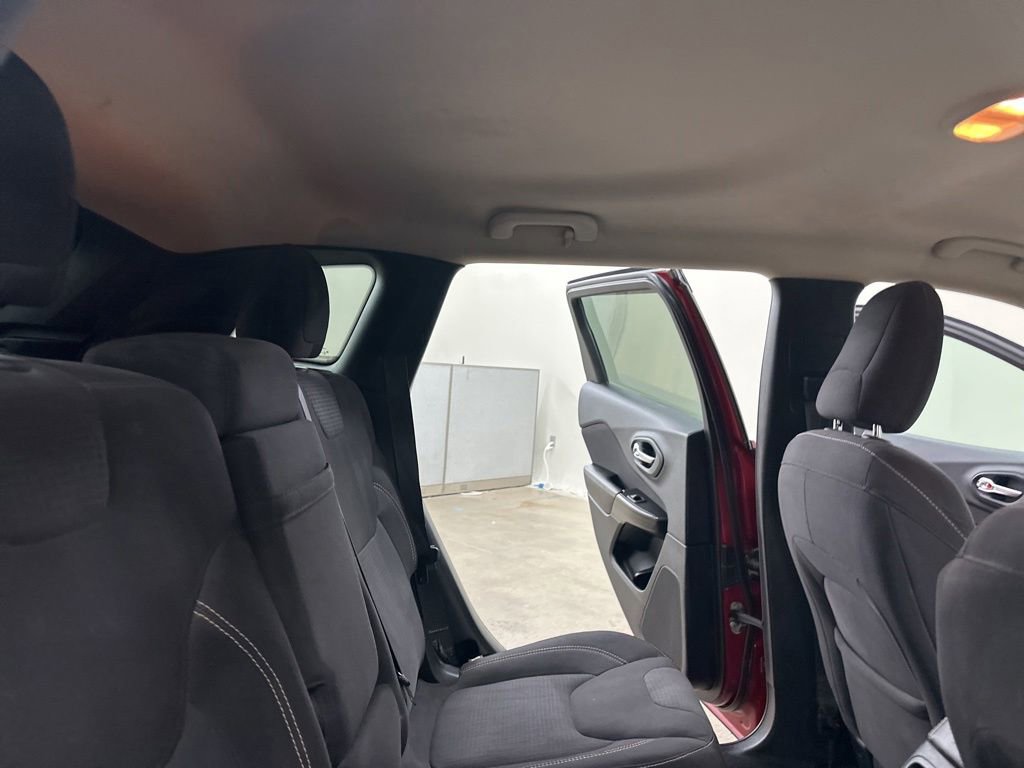 Used 2015 Jeep Cherokee Latitude w/ Cold Weather Group AWD/4WD image 25