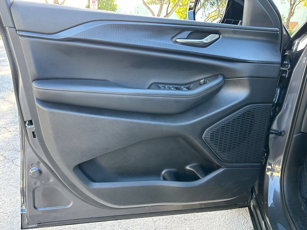 Certified 2025 Jeep Grand Cherokee L Altitude RWD image 19
