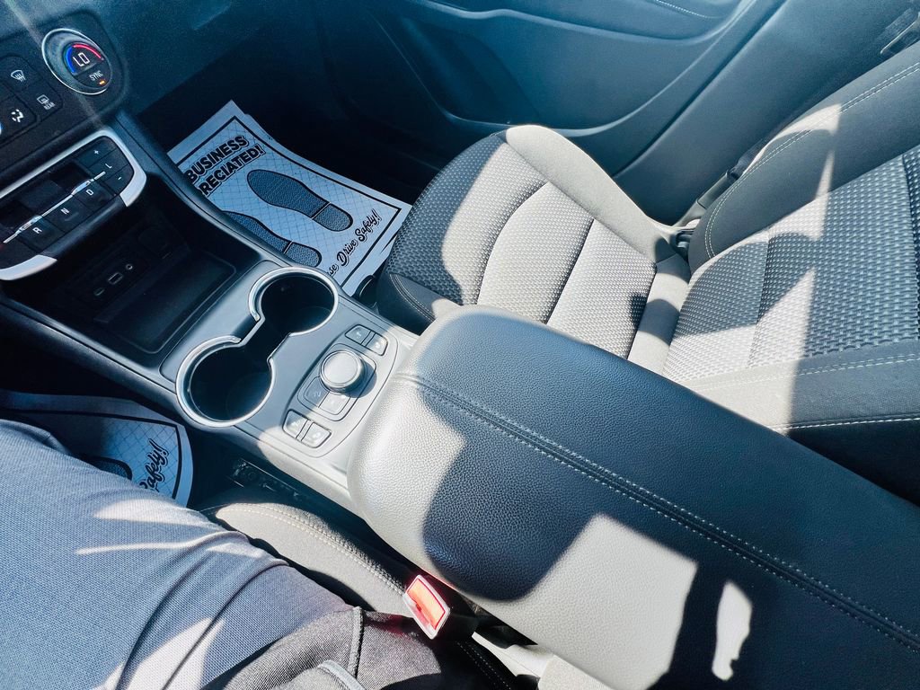 Used 2022 GMC Terrain SLE w/ Driver Convenience Package image 25