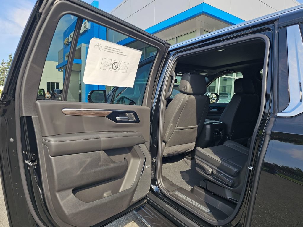 New 2026 Chevrolet Suburban LT w/ Comfort Package AWD/4WD image 19