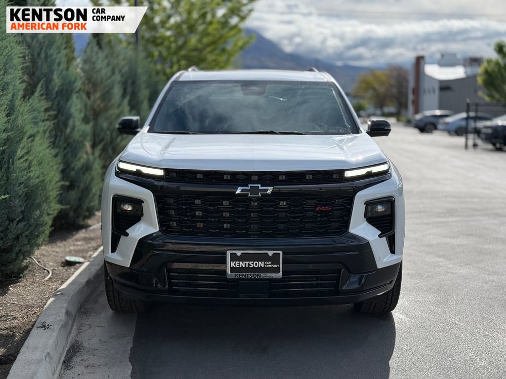 Used 2025 Chevrolet Traverse RS w/ LPO, Floor Liner Package image 2