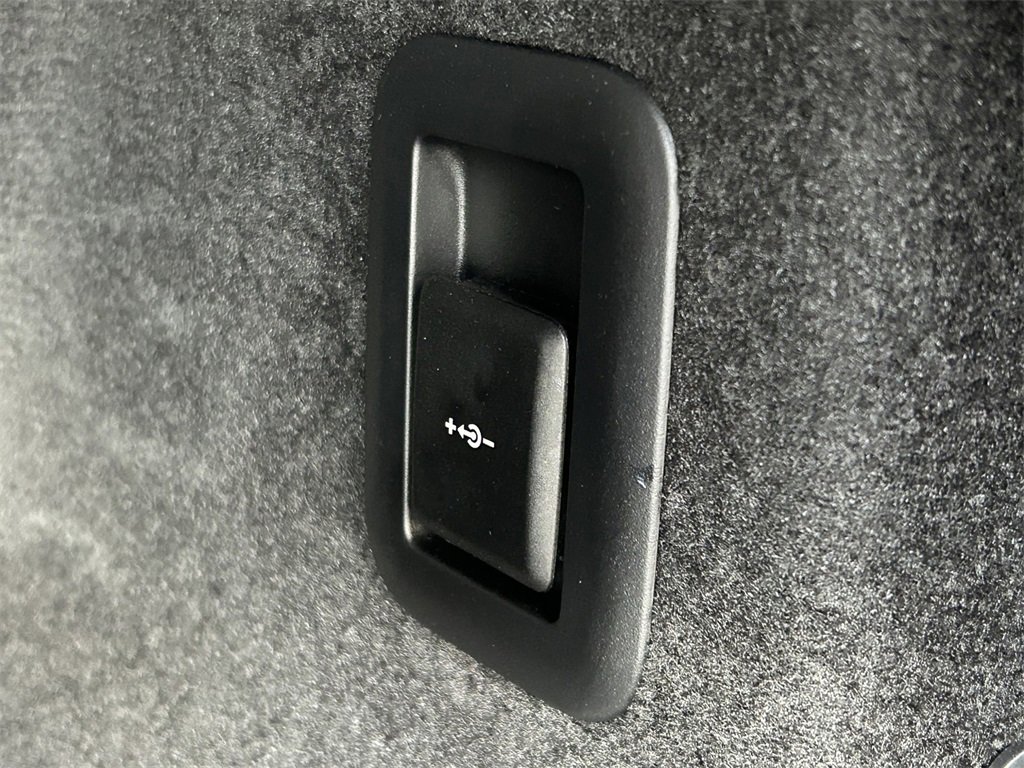 Used 2024 Land Rover Range Rover Sport SE image 16