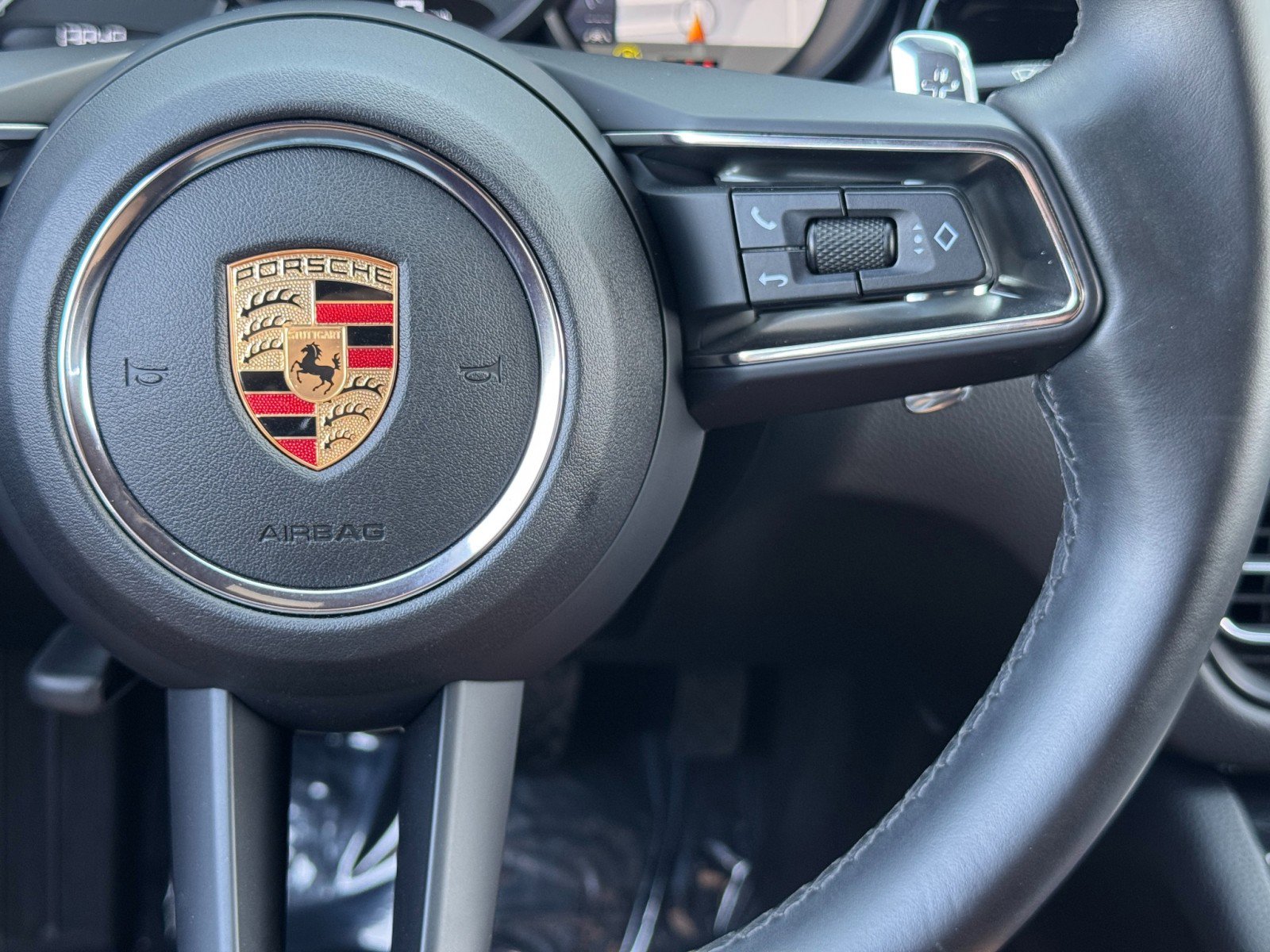 Used 2024 Porsche Macan image 23