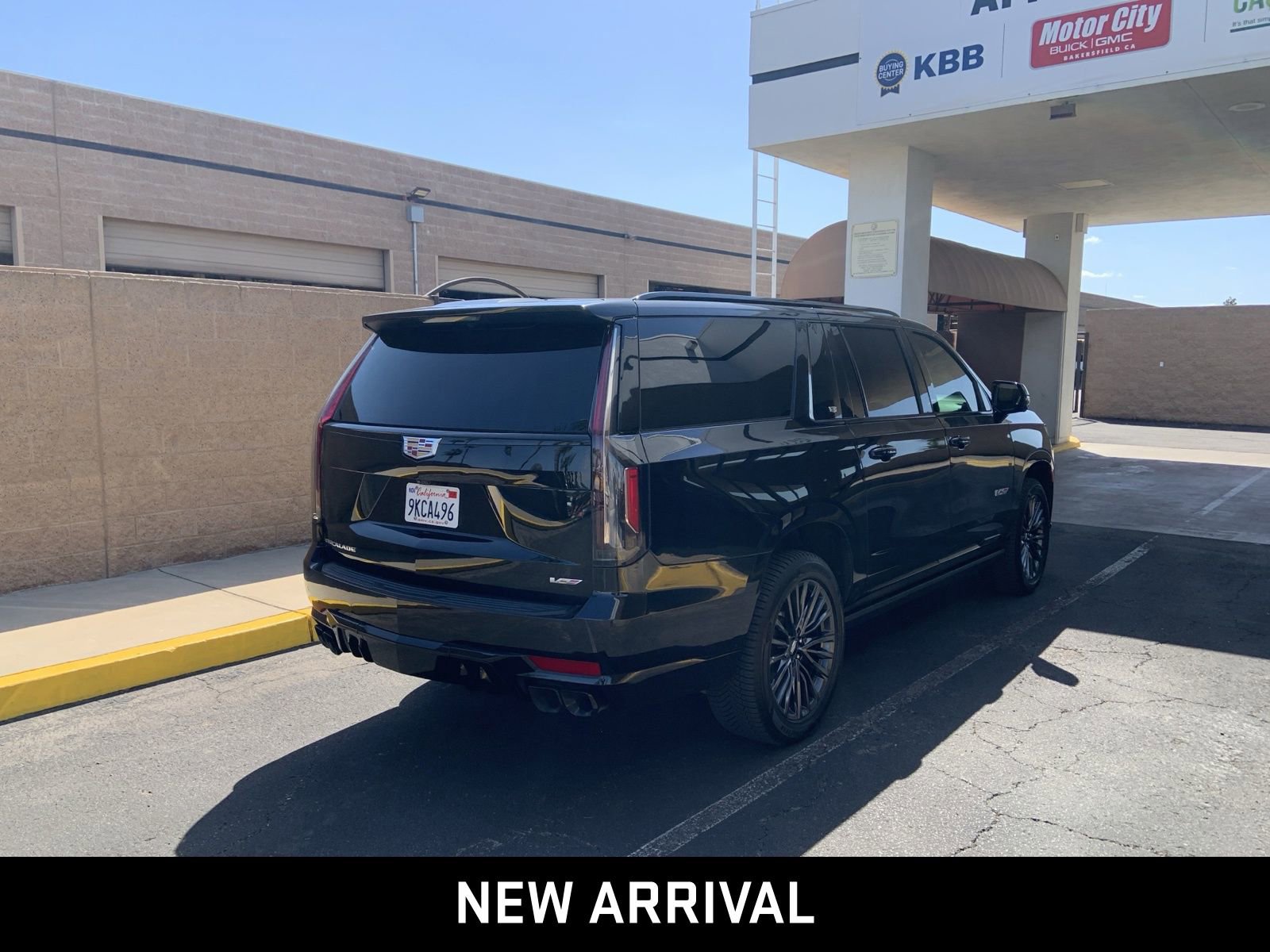 Used 2023 Cadillac Escalade ESV V AWD/4WD image 4