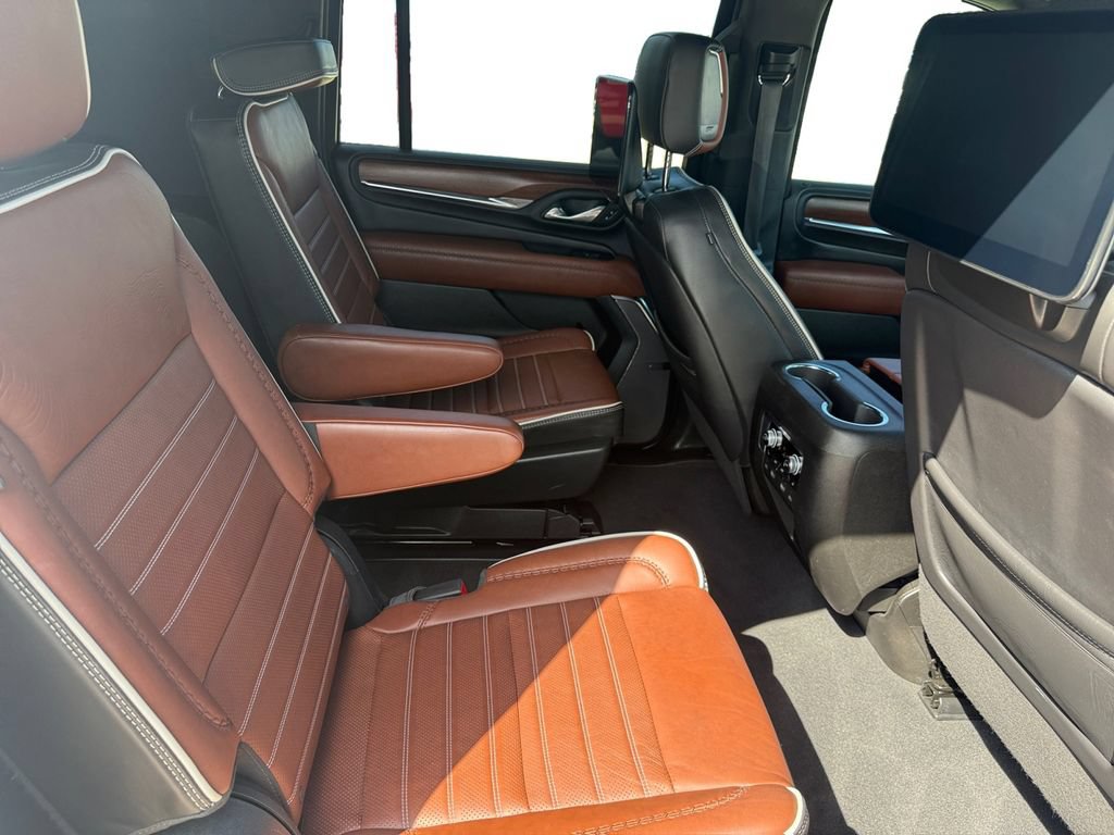 Used 2023 GMC Yukon XL Denali Ultimate AWD/4WD image 17