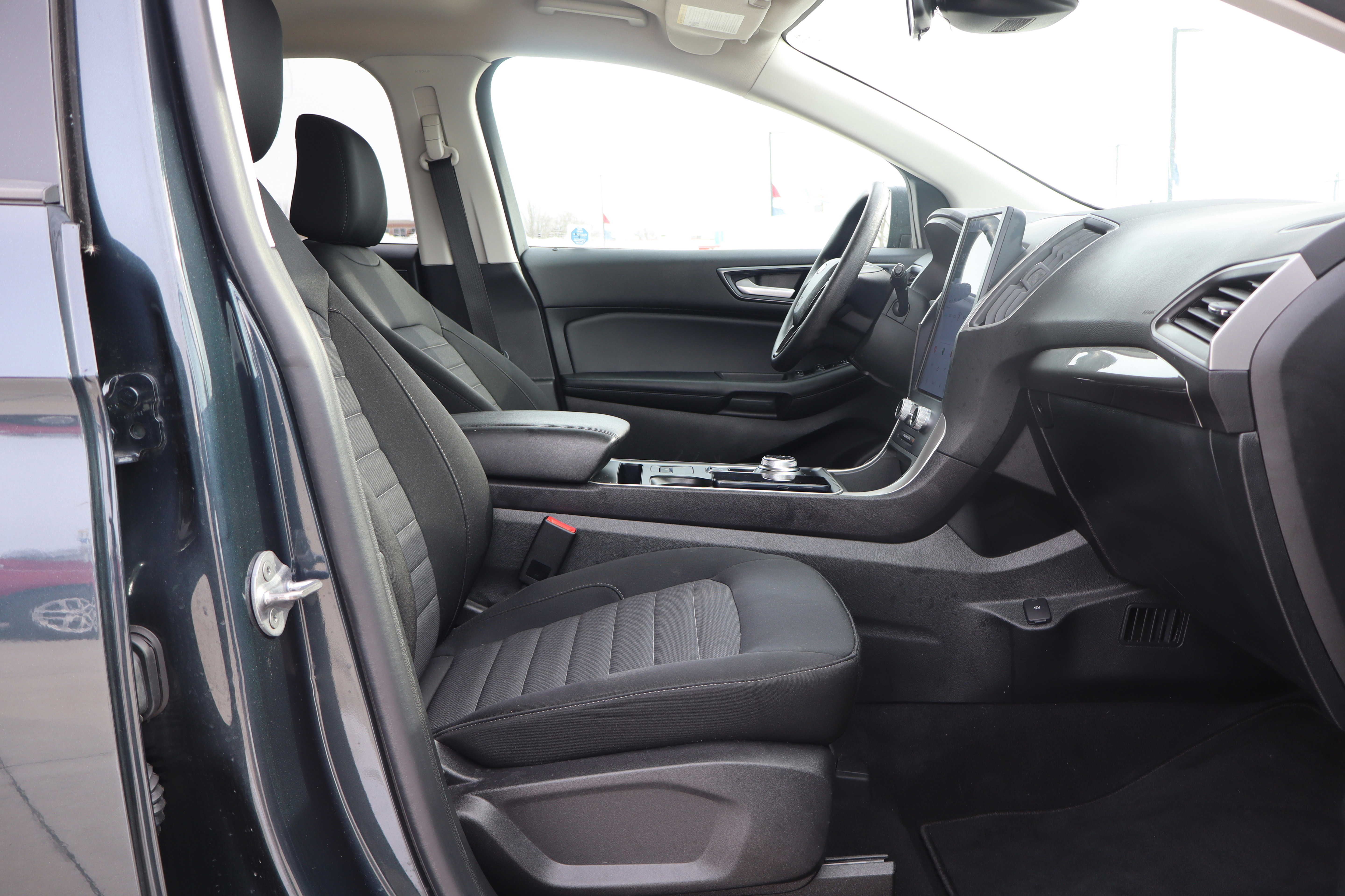 Used 2023 Ford Edge SE image 13