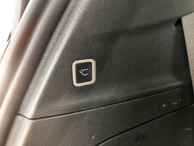 Used 2025 Chrysler Pacifica Select FWD image 34