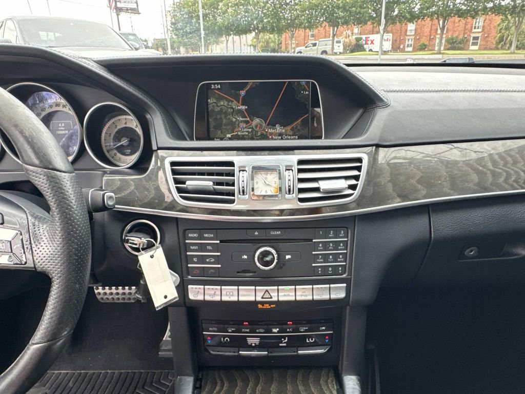 Used 2016 Mercedes-Benz E 400 Sedan image 25