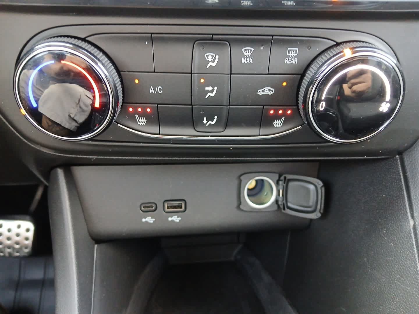 Used 2025 Buick Encore GX Preferred w/ Comfort Package AWD/4WD image 77