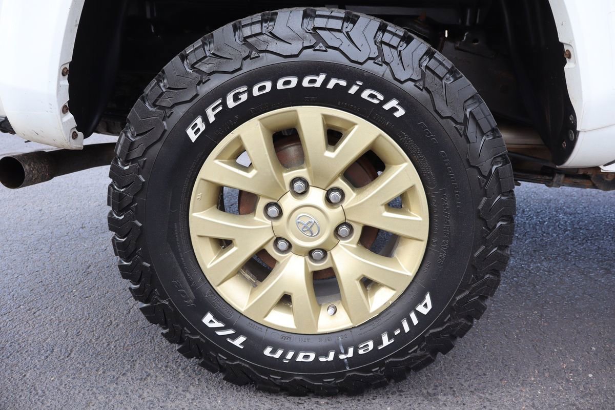 Used 2017 Toyota Tacoma SR5 w/ Tow Package image 43