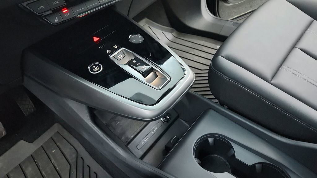 Used 2024 Audi Q4 e-tron Premium w/ Convenience Package image 32