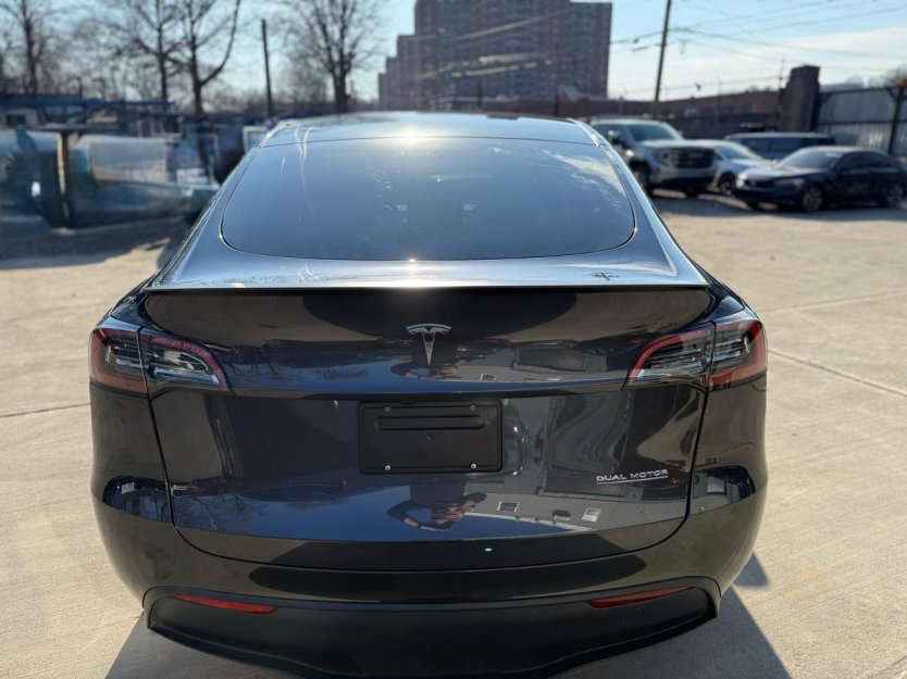 Used 2025 Tesla Model Y Performance AWD/4WD image 3