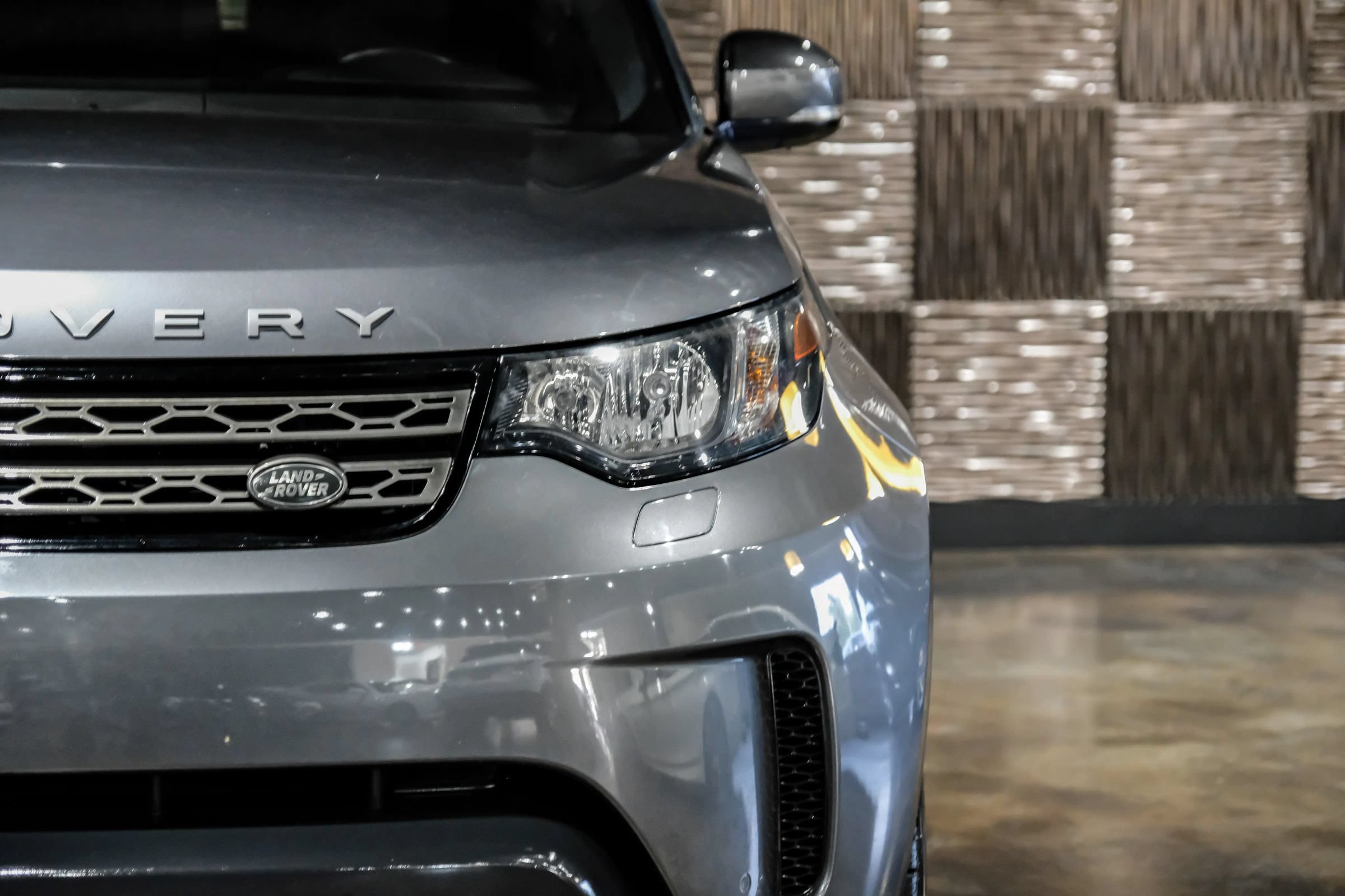 Used 2018 Land Rover Discovery SE AWD/4WD image 47
