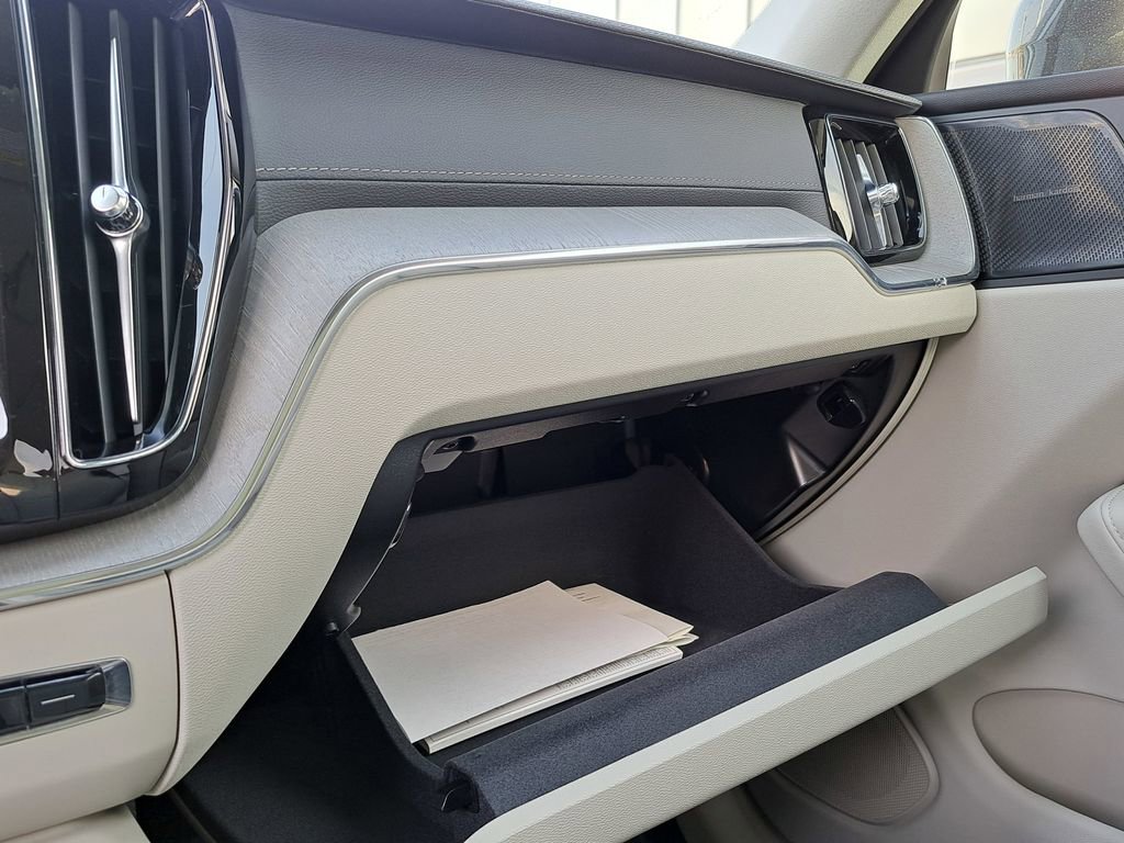 Used 2023 Volvo XC60 B5 Ultimate w/ Climate Package image 15