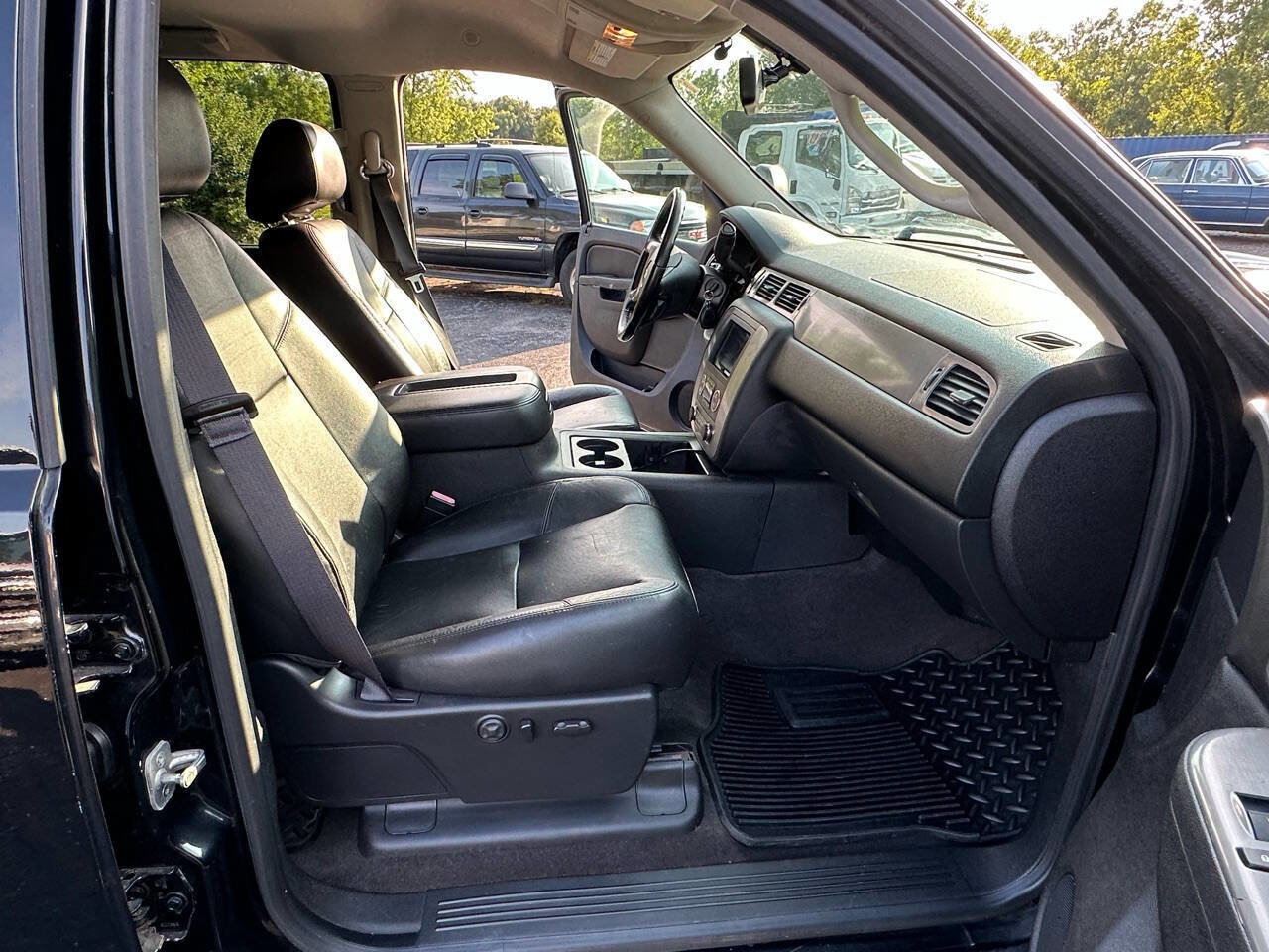 Used 2013 Chevrolet Silverado 2500 LTZ w/ LTZ Plus Package image 27