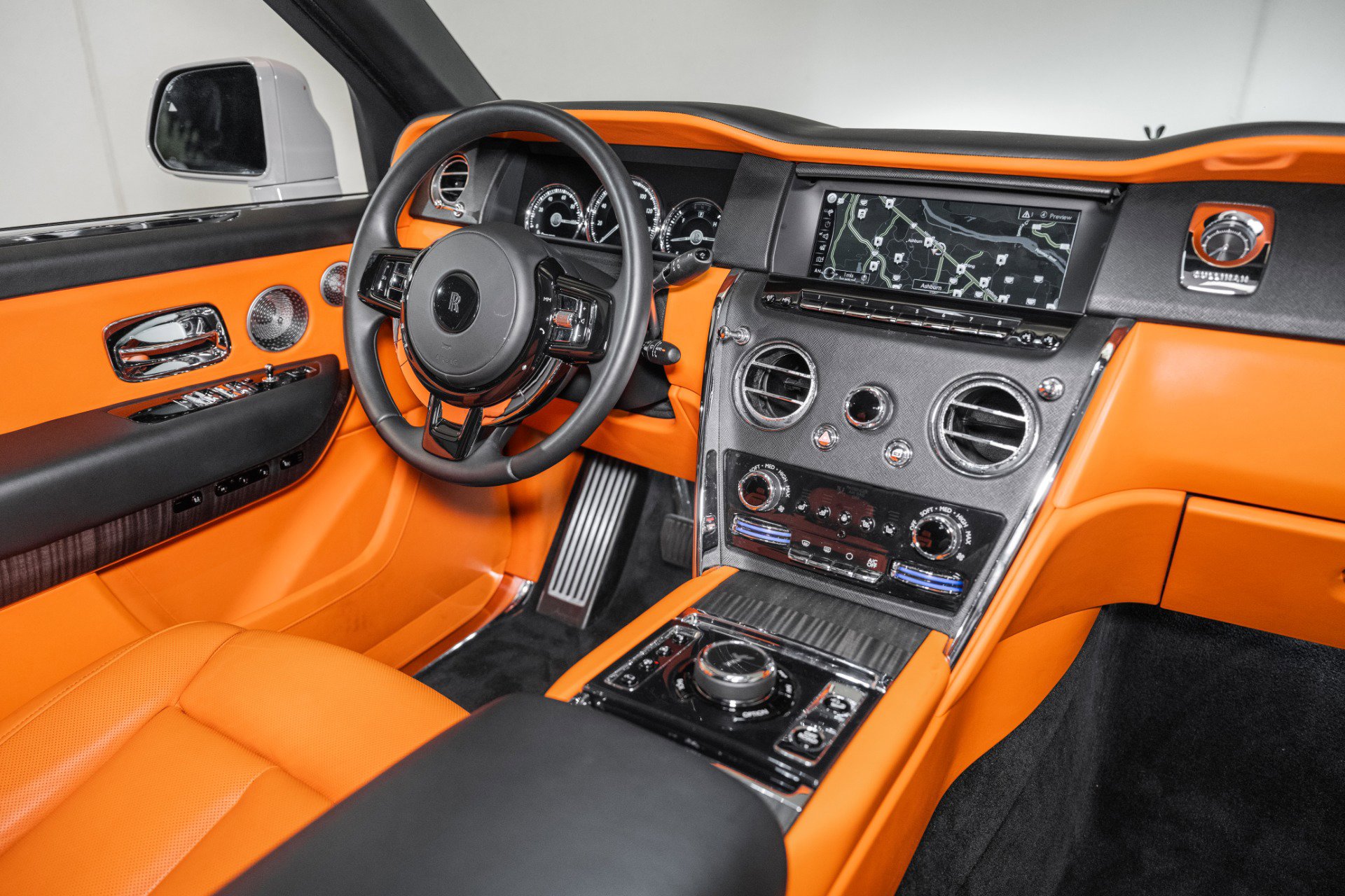 Used 2022 Rolls-Royce Cullinan w/ Dark Exterior Package image 35