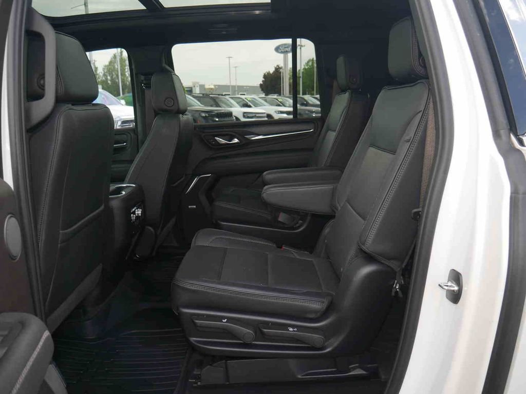 Used 2024 GMC Yukon XL Denali AWD/4WD image 14
