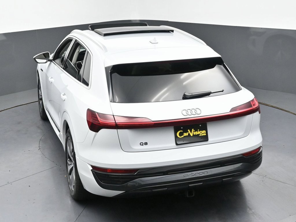 Used 2024 Audi Q8 e-tron Premium image 46