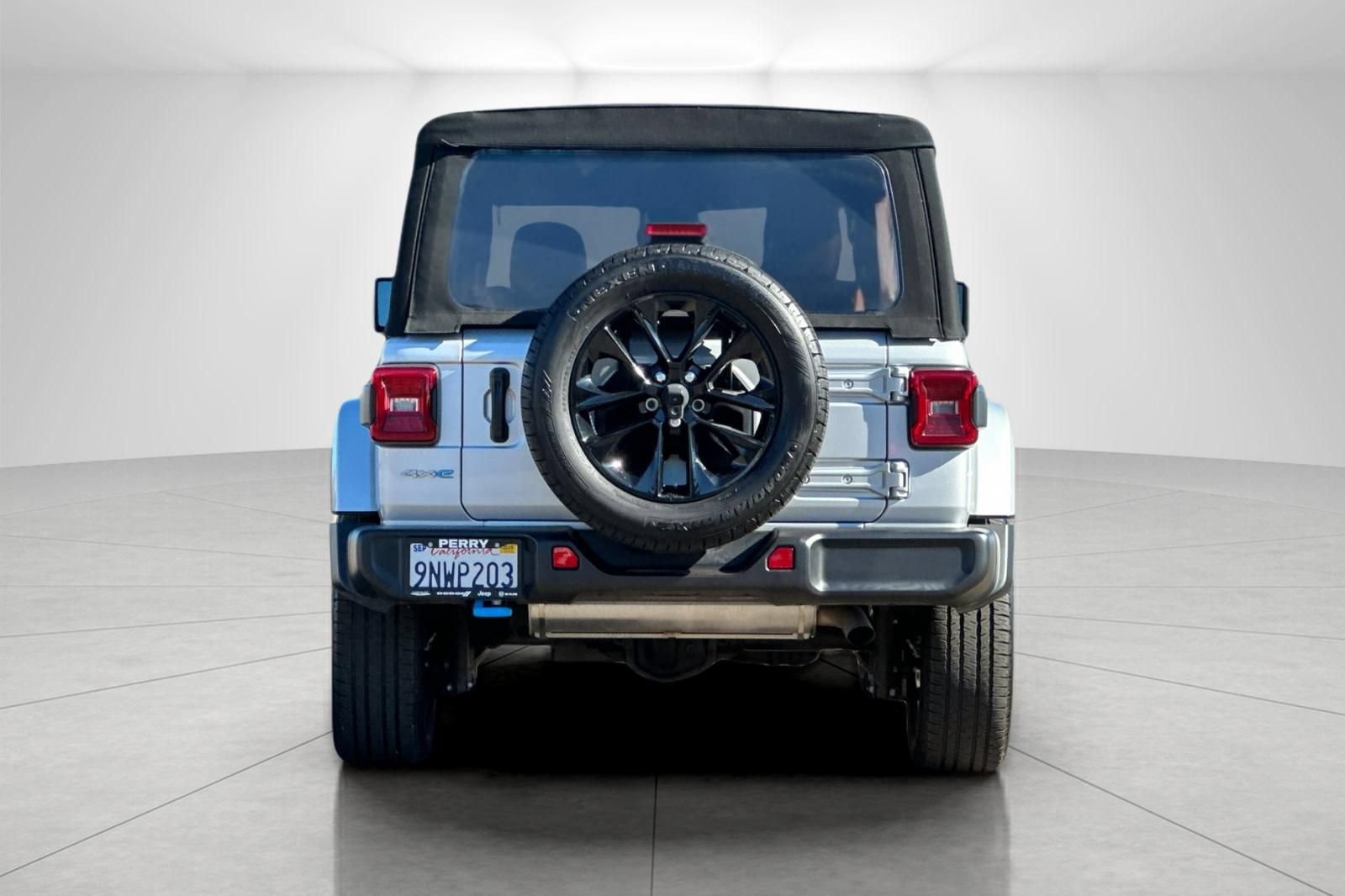 Used 2024 Jeep Wrangler Unlimited Sahara AWD/4WD image 4