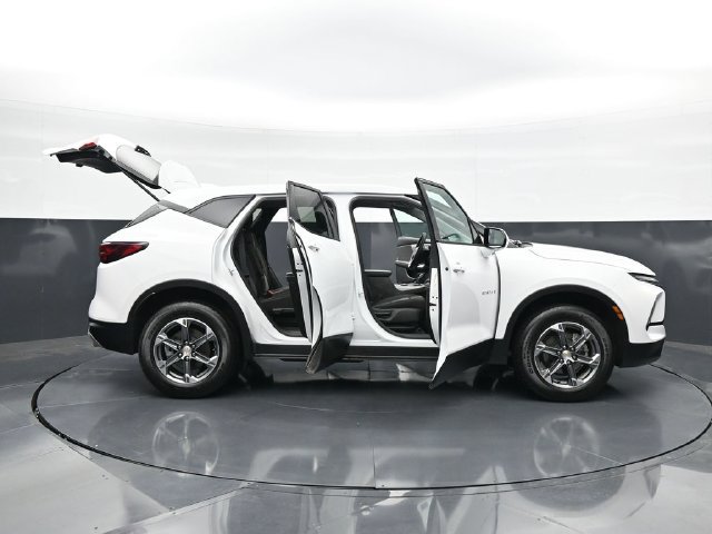Used 2025 Chevrolet Blazer LT FWD image 48