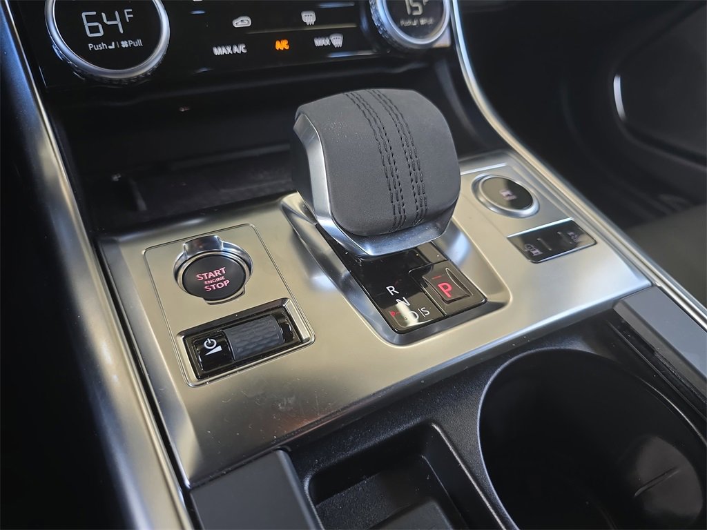 Used 2023 Jaguar XF R-Dynamic SE image 23