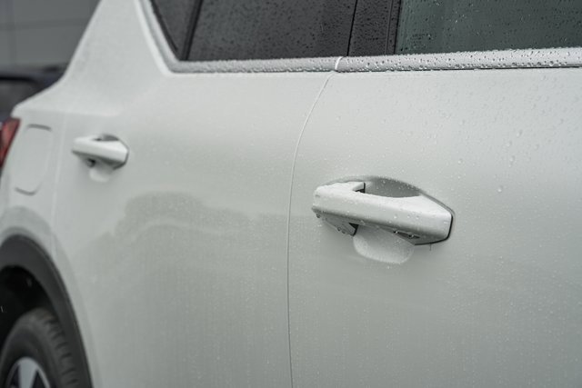 Certified 2025 Volvo XC40 B5 Core w/ Protection Package Premier image 18