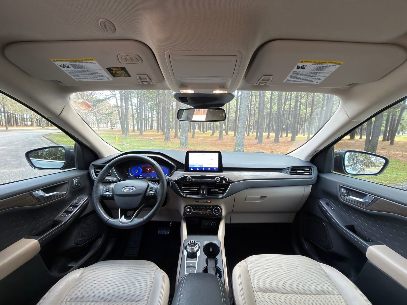 Used 2020 Ford Escape Titanium image 2