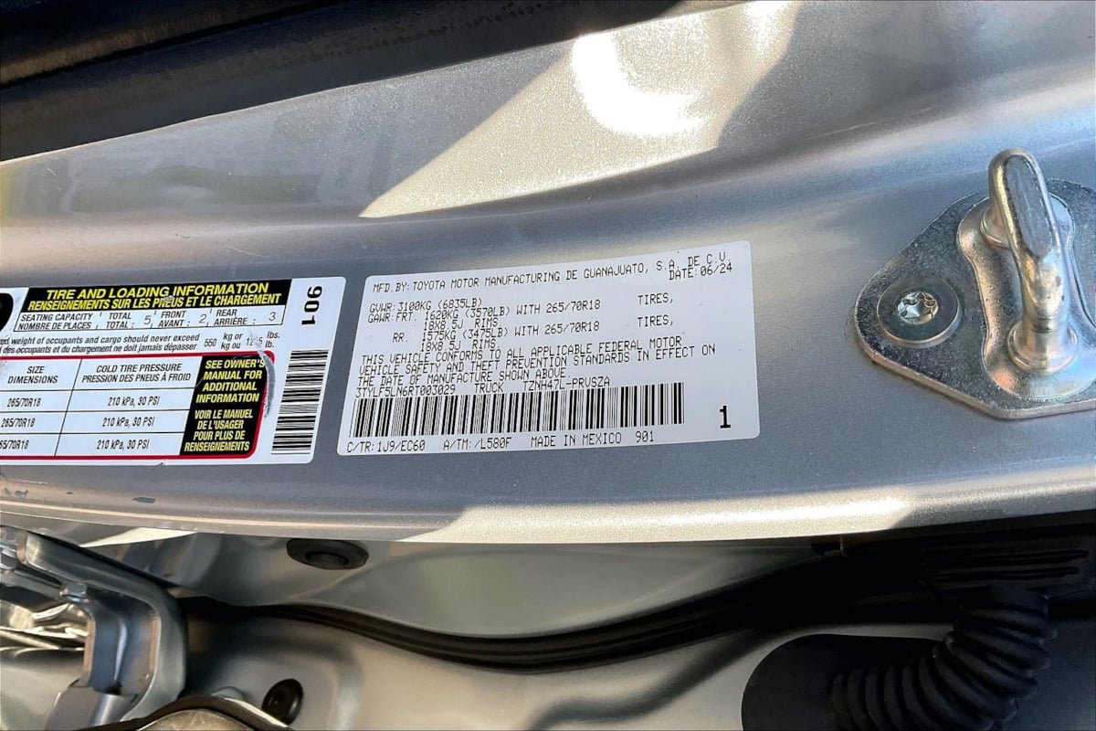 Used 2024 Toyota Tacoma 4x4 Double Cab Hybrid image 32