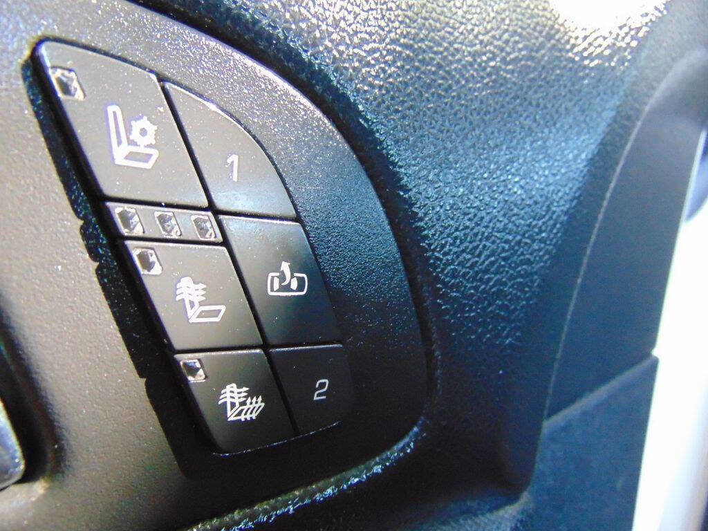 Used 2013 GMC Sierra 3500 Denali image 17