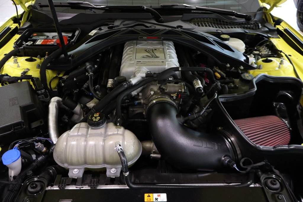 Used 2021 Ford Mustang Shelby GT500 w/ Carbon Fiber Track Pack RWD image 40