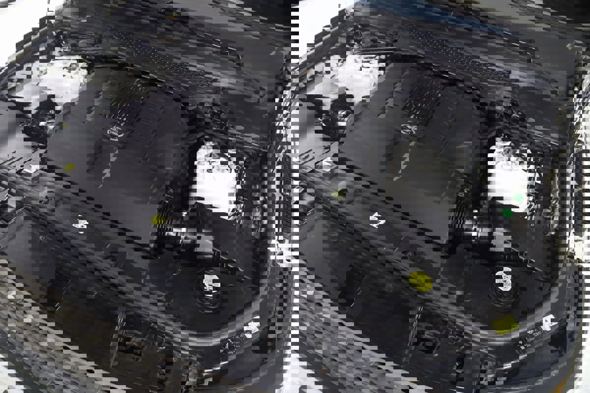 Used 2016 Land Rover Range Rover Sport SE image 20