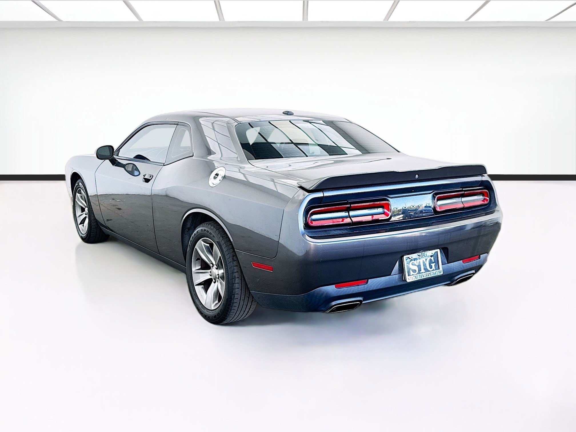 Used 2018 Dodge Challenger SXT image 6