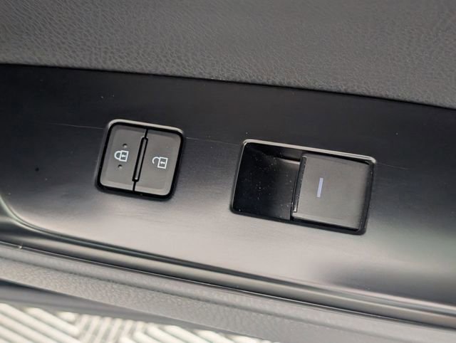 Used 2025 Toyota Camry SE w/ Convenience Package FWD image 32