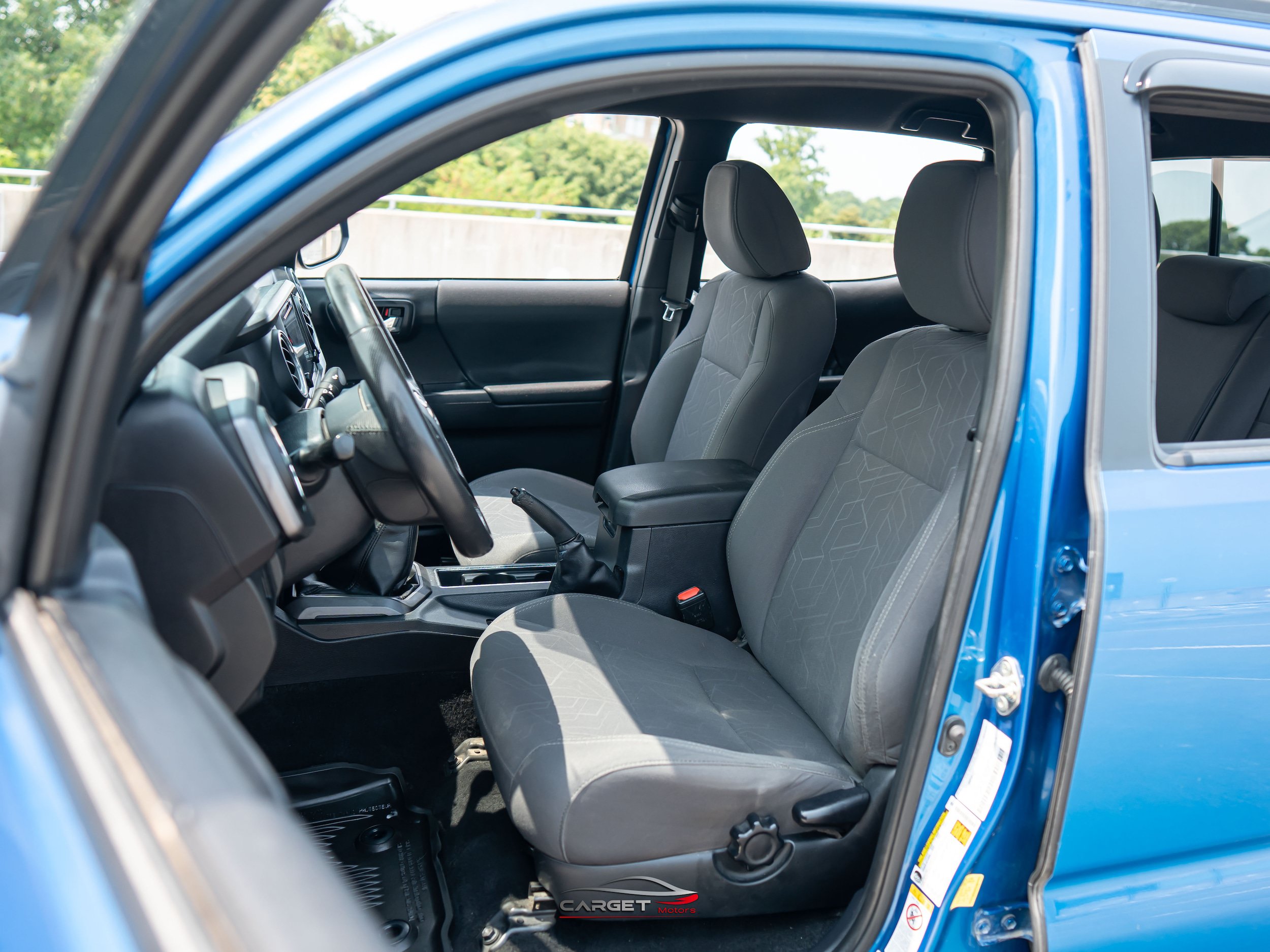Used 2018 Toyota Tacoma TRD Sport AWD/4WD image 16