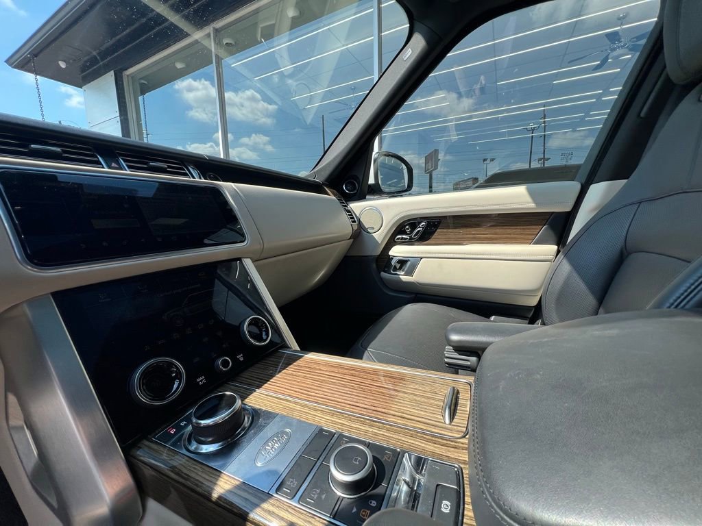 Used 2018 Land Rover Range Rover HSE image 16