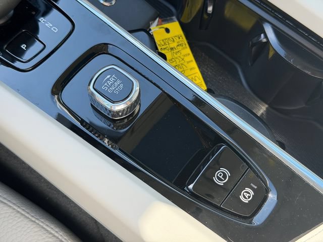 Certified 2024 Volvo XC60 B5 Plus AWD/4WD image 26