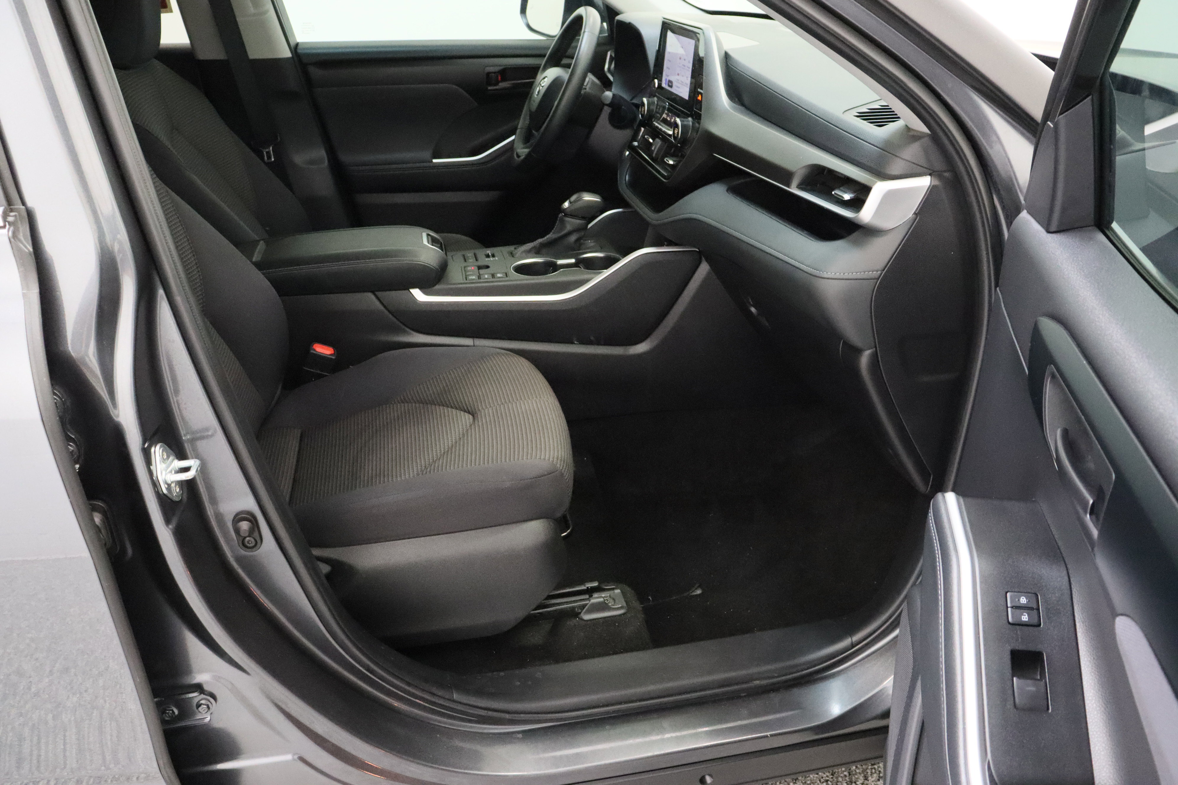 Certified 2025 Toyota Highlander LE image 39